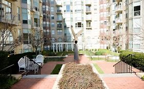 Heaven On Washington Fully Furnished Apartments